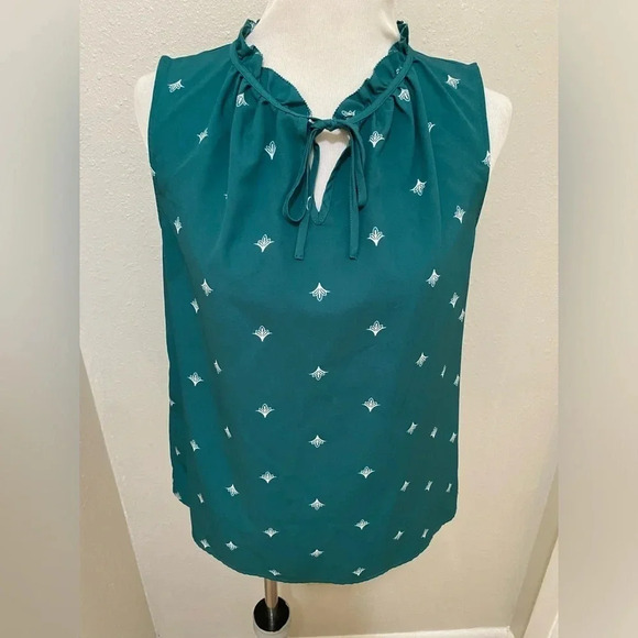 *EUC* Merona Green & White Print Sleeveless Blouse w/ Keyhole tie - Picture 2 of 6